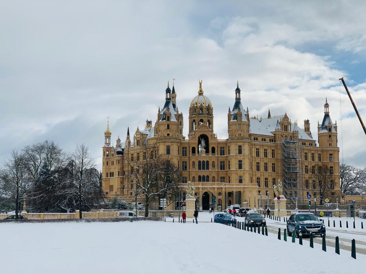 Hotel Zum Weissen Haus Schwerin  Esterno foto